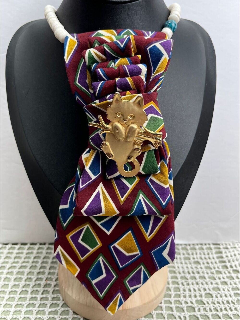 #532 Neck Tie Necklace Artsy Boho Vintage Cat Brooch Gold Tone